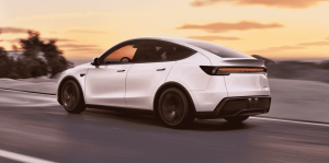 tesla model y juniper,tesla,kwh,kapott,hatótáv,belső,csendesebb,második,teljesen,két,legújabb,utastér,akkumulátor,
