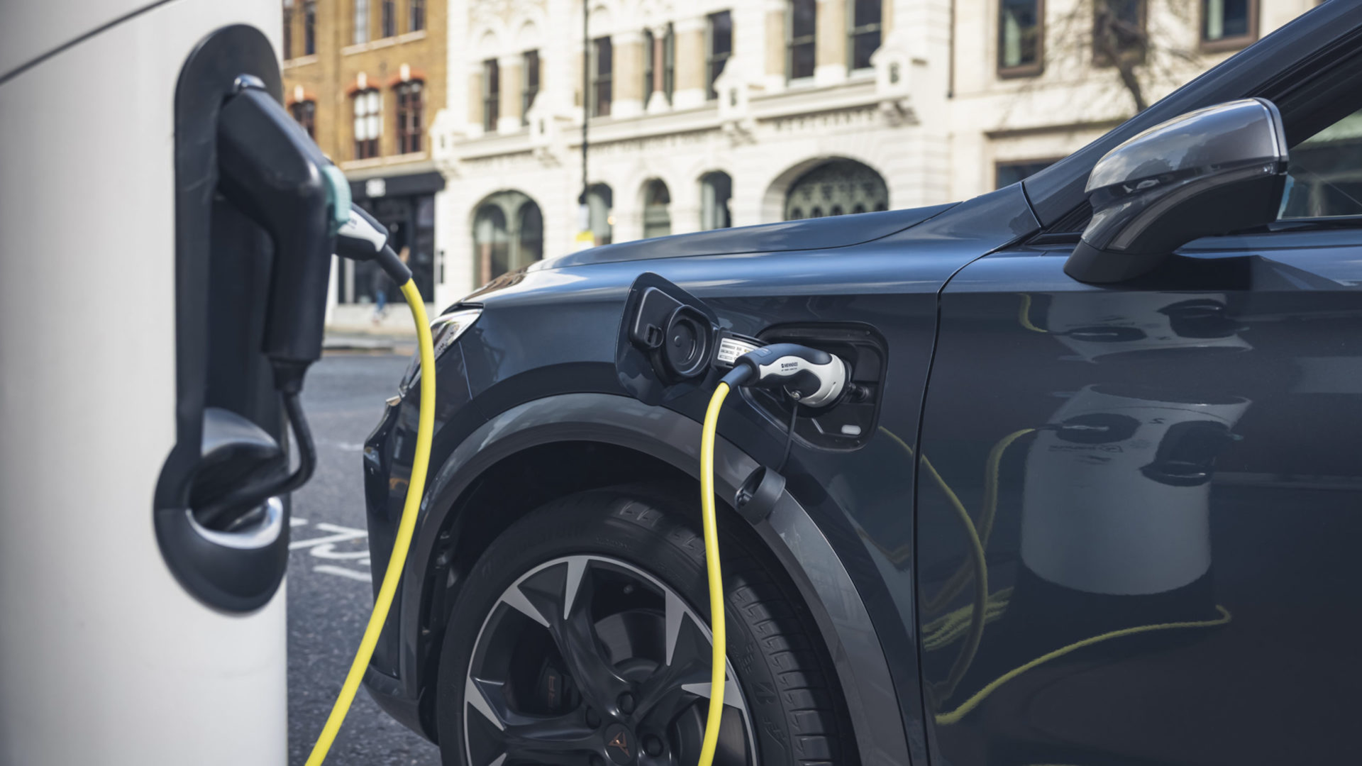 plug in hybrid,autók,autó,toyota,autót,tölthető,bmw,piacon,benzinmotor,rendszer,esetében,két,különböző,képes,motorral,
