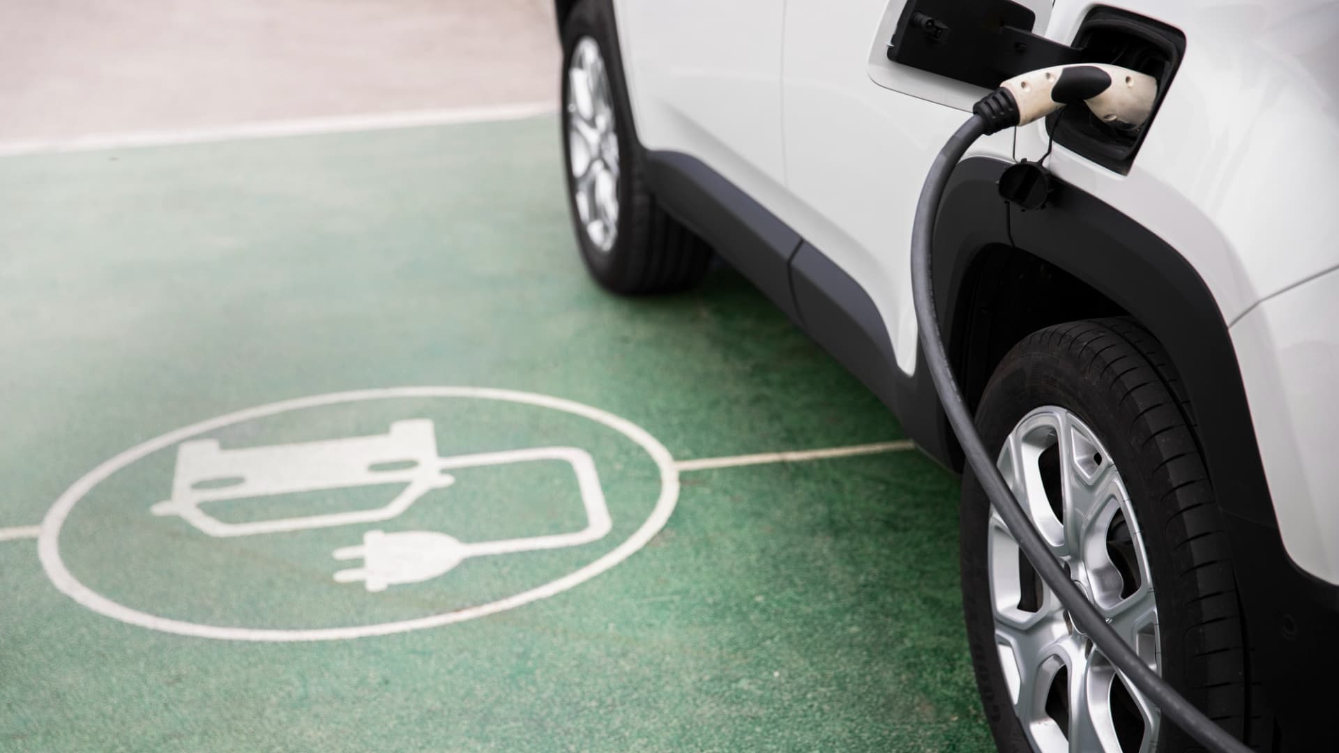 tisztán elektromos,zöld rendszám,zöld rendszámmal,zöld rendszámot,karácsony gergely,zöld rendszámú,ingyenes parkolása,január 1 től,