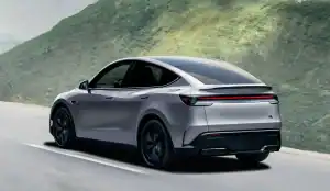 tesla model y dinamikus vezetés, A tesla model 3 nál nagyobb forma, a gyártás németországban történik,