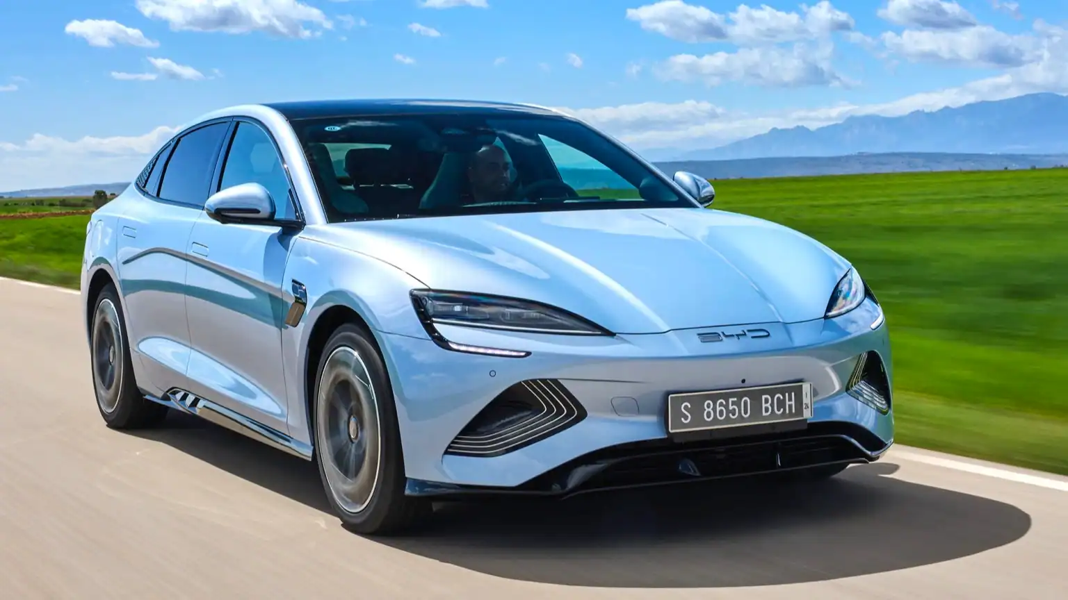BYD Seal elektromos modell 2026, prémium szegmensben elérhető autó kedvező ár érték aránnyal