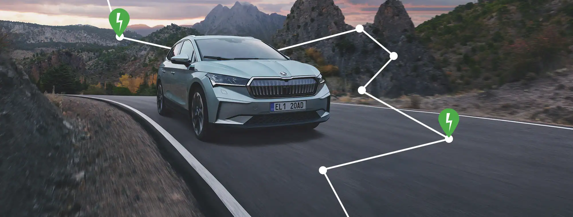 WLTP hatótáv szemléltetése elektromos autóval országúti környezetben, ahol a worldwide harmonized light vehicle test procedure alapján mért hatótávolság és a valós használat közötti különbséget mutatja be a grafikus útvonal.