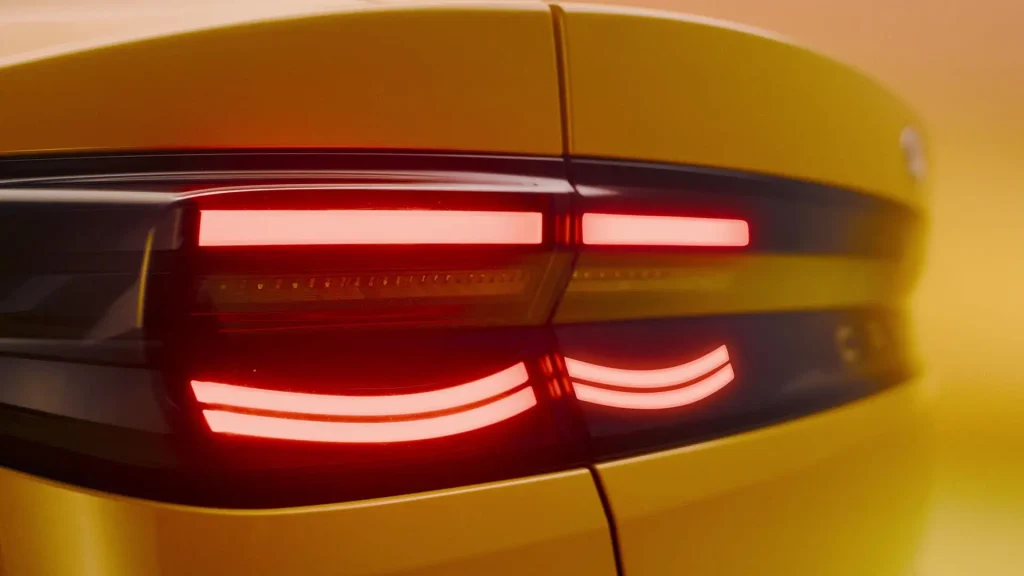 Elektromos Ford Capri hátsó lámpa részlet, sportos elektromos kupé modern Ford dizájnnal"