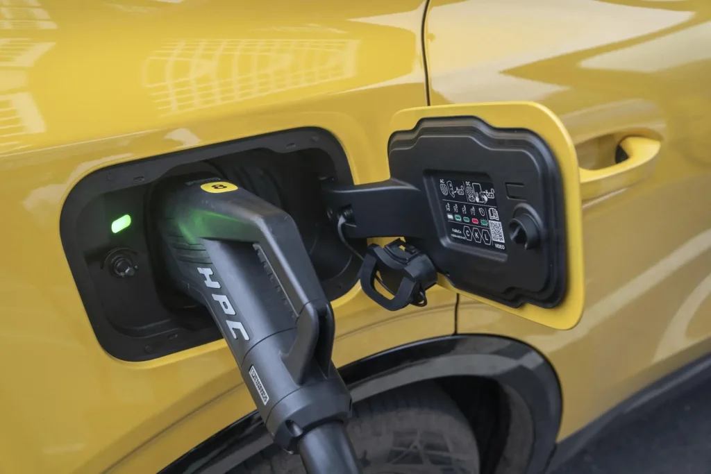 Ford Capri belső tér 14,6-os SYNC Move kijelzővel, állítható tökéletes látószöggel a vezetési pozíciójához